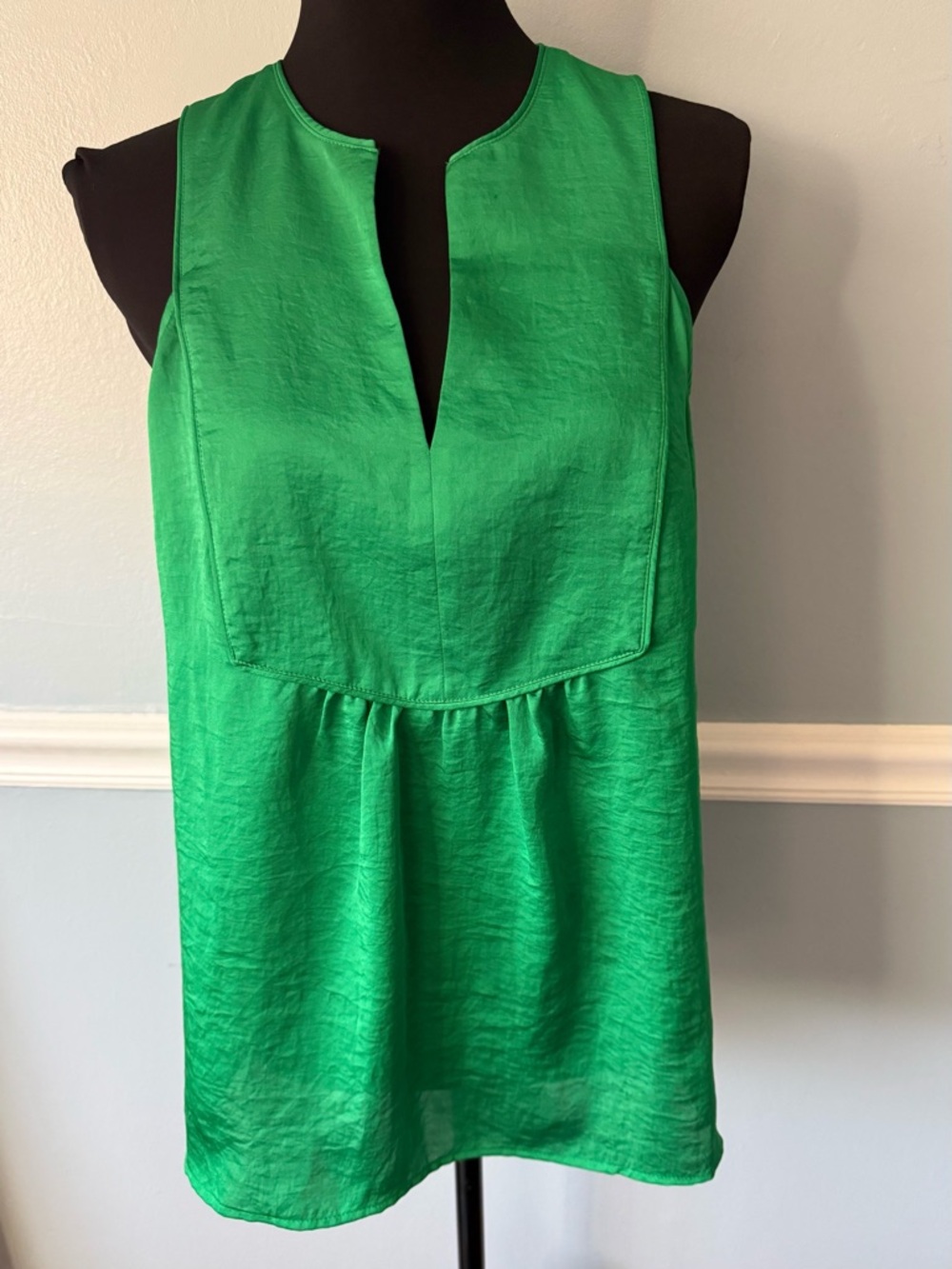 Anthropologie Bright Green Sleeveless Split-Neck Tank 10